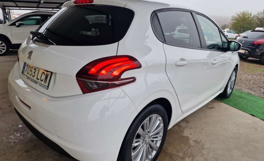 PEUGEOT 208 Signature 1.2L PureTech